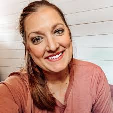 Maija Smith's Instagram, Twitter & Facebook