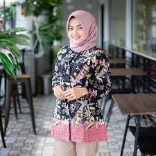 Nonton film tarung sarung (2020) sub indo dan tidak ketinggalan juga , film ini dijamin bertabur deretan bintang film papan atas akan memukau anda saat tarung sarung (2020). Model Baju Atasan Wanita Dari Kain Sarung 2019 Atasan Dress Gamis Muslim