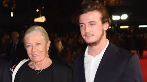 Liam neeson and maggie grace fan page neesoner neesoner forever liam addict 100%. L Histoire Tragique De Liam Neeson Dans La Vie Reelle Fr News24viral