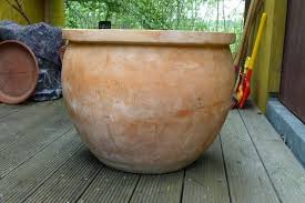 Terracotta Pflanzkubel Gross In Roth Sonstiges Fur Den Garten Balkon Terrasse Kaufen Und Verkaufen Uber Private Kleinan Pflanzkubel Pflanzen Balkon Pflanzen