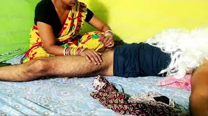 Jawan Bahu Ne Sasur Ko Loda Hilate Dekha Fir Bada Land Dekh Ke Chudwa Liya