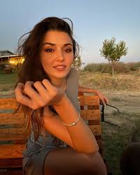 Hande erçel (hayat) dress collection 2020 | hayat and murat 2020 hnde erçel hayat the gorgeous lady, was born on 24th november 1993 in bandirma, turkey. Hande Ercel Instagram Photos September 17 25 2020 Selebs Of World