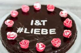 Heute erst wieder gemacht und dank der flohsamenschalen jetzt mit dinkelmehl auch kein problem mehr. Diy Fondant Rosen Buchstaben Schritt Fur Schritt Anleitung