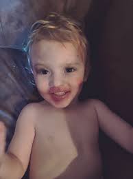 I wonder what are they shooting 👀, anyway my baby looks beautiful as  always 😍 😍🧡🧡🔥