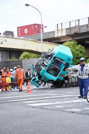 大型トレーラーと乗用車が衝突 男性死亡 千葉 習志野 朝日新聞デジタル