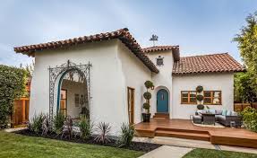 Remodeled Beverly Center Spanish Home With Glistening Pool For Sale Search Homes In Los Angeles Hollyw Spanish House Hacienda Style Homes Spanish Style Homes