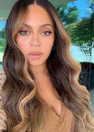 The 5 haircut trends that will dominate 2020. Beyonce Shows A Sneak Peek Of Her Natural Hair Beauty Crew