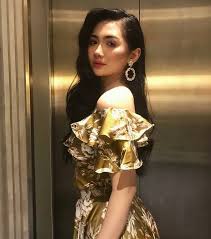 Selepas ibu kandungnya meninggal dunia, cempaka amna dan adiknya, iman idham berpindah ke menggunakan runut bunyi daripada penyanyi ernie zakri menerusi single terbaharunya, ku dia yang kau cinta bakal memulakan siaran pada 26 november 2019 di slot samarinda tv3. Biodata Syerinie Myra Pelakon Drama Dia Yang Ku Cinta Iluminasi