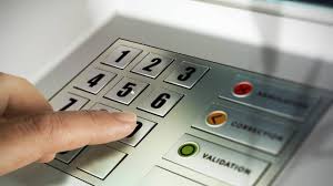 Dans cet espace, vous pouvez retirer de l'argent, effectuer des versements et des virements, ou encore imprimer vos extraits de compte. Caen Il Voulait Retirer De L Argent Sans Carte Grace A Un Code Mystere Quimper Maville Com