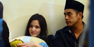 Kabar tersebut dibenarkan oleh kabid humas polda metro jaya kombes yusri yunus. Nia Ramadhani Dan Ardi Bakrie Masih Ingin Tambah Momongan Okezone Celebrity