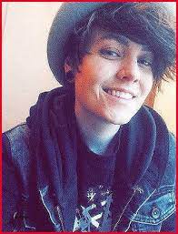 Androgynous haircuts are super chic and trendy for both women and men. Tomboy Haircuts 142168 Tomboy Hairstyles For Curly Hair Best Best 25 Androgynous Hair Tutorials Tomboyhai Tomboy Haircut Tomboy Hairstyles Curly Hair Styles