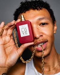 A perfume love letter to NYC, APPLE LOVE is both sensual, head turning and  chic. This Harper's Bazaar award winner for best fragrance features a  juicy, photorealistic apple that transitions to a