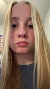 Leslie Grim's Instagram, Twitter & Facebook