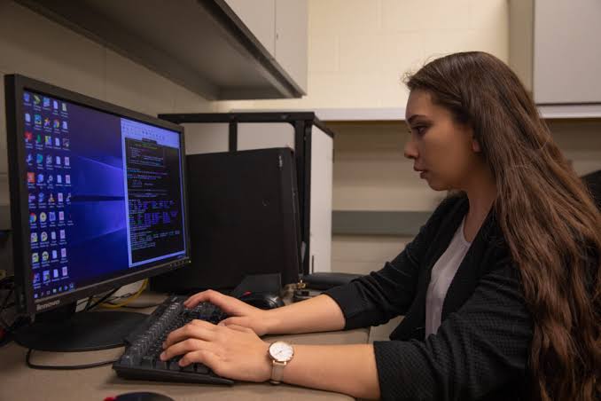 7 Signs to Earn Your Computer Info Systems Degree Online