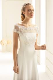Bolero para novia e209 delicado bolero para novia confeccionado con delicado encaje con motivo floral, con manga corta y cierre con elegante botones a la espalda. Bolero Para Novia Con Tul Y Encaje La Novia Bella