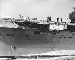 The jfk was decommissioned in 2007 and is currently awaiting her fate with the united states navy in philadelphia. Datei Uss John F Kennedy Cv 67 Collision Damage 1975 Jpg Wikipedia