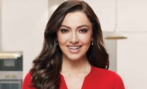 Son zamanlarda hadise kilo almış ve kalın bacakları ile ekranlara çıkmıştı. Hadise Kac Kilo Okunakli Biyografi Merkezi