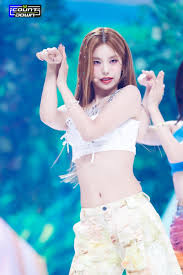 ITZY-Yeji : rkpopmidriff