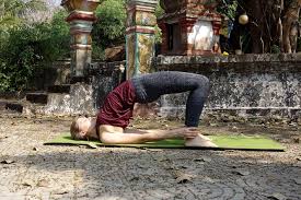 Sukhasana (easy pose) title comes from the sanskrit word sukha meaning pleasure. Sanskrit Aussprache Listen To The Sanskrit Asana Names