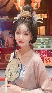 暗黑煥ㄦ30 分鐘性愛片流出，蚝门焕儿公廁露出趴地學狗爬，IG 知名網美台妹娃娃vava，台灣大學生抖音妹的天花板．
