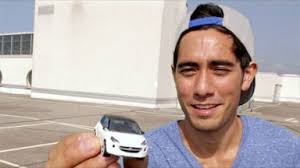 Zack King- The King of Vines Vids...his illusions are awesome! I adore  handsome geeks!