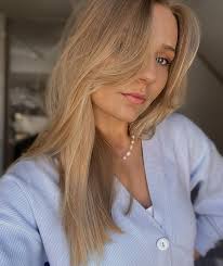 Middle part hairstyles curtain bangs. How To Style Curtain Bangs For A Flattering 70 S Vibe Her Style Code