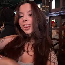 Amelia Perron's Instagram, Twitter & Facebook