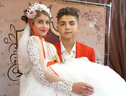 Почему цыгане стараются женить своих детей еще совсем юными?