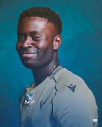 Je vois des gens dire que Lewandowski prime est meilleure DD mdr...  Quelqu'un qui a joué dans un championnat moyen presque tout ça carrière ça  avec lui vous comparez avec un attaquant