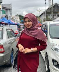 Jilbab cantik terbaru ziyan, terbuat dari bahan jersey high quality dengan model klasik yaitu bagian dalamannya terpisah dan dipermanis dengan bunga renda di bagian. Pin On Cantik