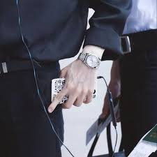 Man If He Ever Slaps Me My Cheek Wont Hurt That Shit Gets Deleted Fotografii Ruk Anatomiya Ruki Eskizy Ruki