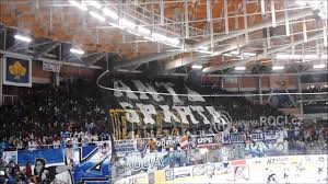 Sešívaní tak ukončili sérii pěti porážek ve vzájemných zápasech a derby vyhráli poprvé od září 2012. Choreo Anti Sparta Kometa Sparta 28 12 2014 Youtube