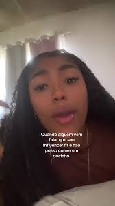 Fico Revoltada: A Influencer Fit e Seus Doces