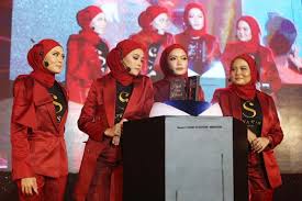 Nur syifa athirah binti amirol melvin merupakan seorang pelakon, pengacara, model dan usahawan wanita malaysia.1 memulakan kerjaya hiburan sebagai instafamous solekan,2 beliau ialah adik kepada syafiqa nur syifa athirah binti amirol melvin. Syifa Syatilla Melvin Kini Jutawan Kosmetik Nafi Guna Cable Sebagai Jalan Pintas Untuk Berjaya