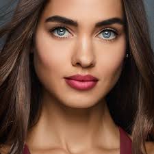 Obten unos labios definidos y con volumen ¿Ya probaste el labial Duo  amplifiant? Tono Rose Terracota. #LBel #Labial #DuoAmplifiant