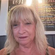 Laura Deer's Instagram, Twitter & Facebook