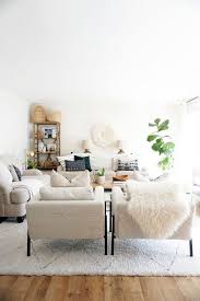 From california casual to scandinavian farmhouse, this quiz will tell you which exact trending yet timeless style is totally you! This Whitewashed Home Is The Epitome Of California Casual Casual Living Rooms Living Room Inspo Living Room Inspiration