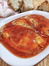 Due ingredienti che non mancano sicuramente. Provola Alla Pizzaiola Una Ricetta Semplice Che Vi Fara Leccare I Baffi