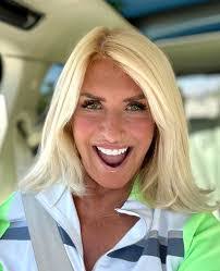 Lorraine Sharp's Instagram, Twitter & Facebook