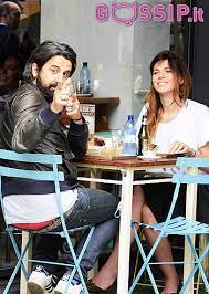 «l'intervento è riuscito» ha scritto sui social la moglie, veronica, aggiornando amici e fan del in precedenza, pedrini aveva annunciato con rammarico di dover affrontare un operazione per un «aneurisma aortico». Omar Pedrini E Veronica Scalia Foto E Gossip