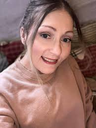 Introduction and photo sharing in political group