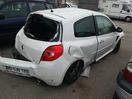 Les traits sont plus dynamiques. Becquet Renault Clio 3 Phase 2 Essence