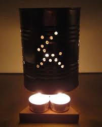 Saat main ke rumah seorang teman beberapa bulan lalu, saya disuguhi pemandangan menakjubkan di meja ruang tamunya. 7 Ide Kerajinan Tangan Dari Barang Bekas Popmama Com