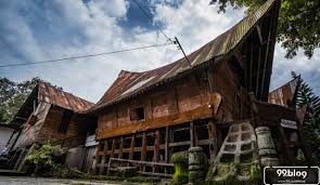 Bagi masyarakat batak, ini semacam kerbau yang sedang berdiri. Filosofi Rumah Bolon Rumah Adat Suku Batak Di Sumatera Utara