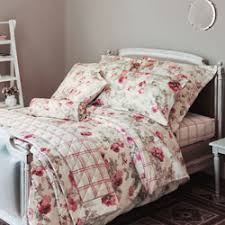 It makes so beautiful color combination inspired from this image. Bett Deko Bett