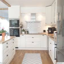 Idee Cuisine Acec La Pose De Faience Speciale Metro Home Decor Kitchen Kitchen Remodel Home Kitchens