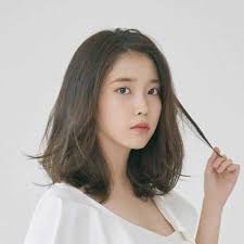 Model rambut oval layer sebahu tampak belakang. 20 Model Rambut Ala Korea Sesuai Bentuk Wajah Gotomalls
