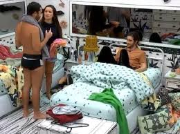 Em determinado momento da festa, os dois também aproveitando para apertar o. H7ui3sm8zwfsmm