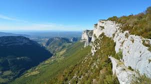 Le massif du vercors est un massif des préalpes, à cheval sur les départements français de l'isère et de la drôme. Vercors Randonnee Grottes Camping Villages Visiter En Ce Moment Guide Du Vercors Tourisme