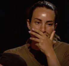 Här brister Robinson-Sandra ut i tårar: "Förjävligt"